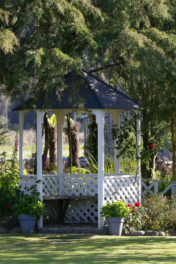 Westholm Lodge Harihari Bagian luar foto
