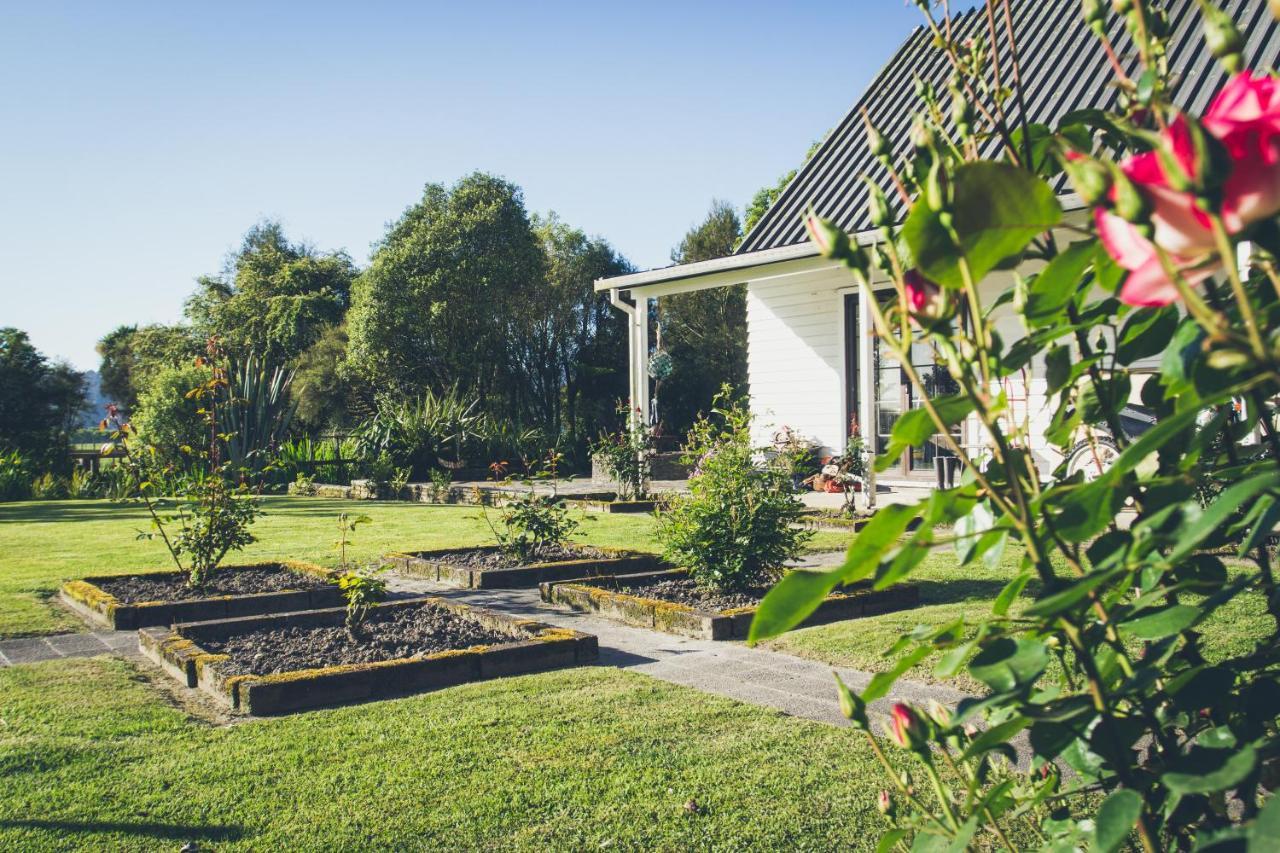 Westholm Lodge Harihari Bagian luar foto