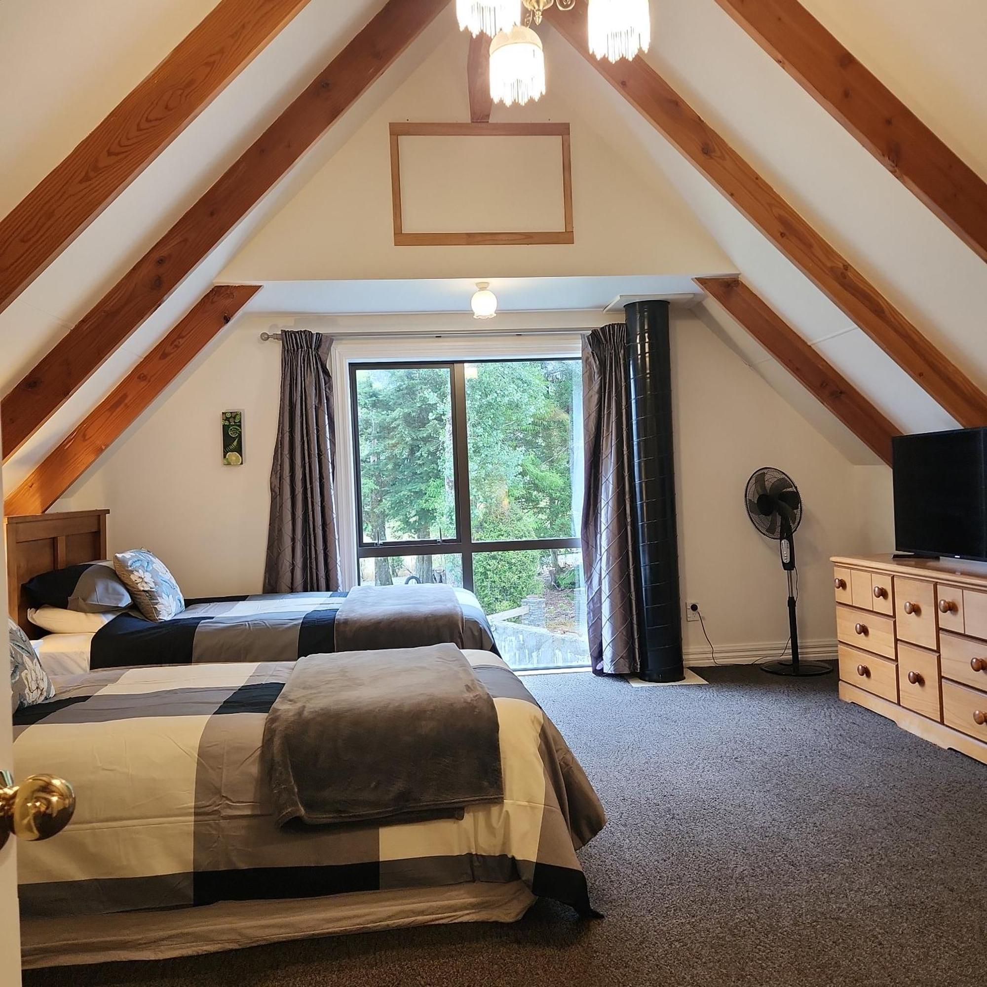 Westholm Lodge Harihari Bagian luar foto